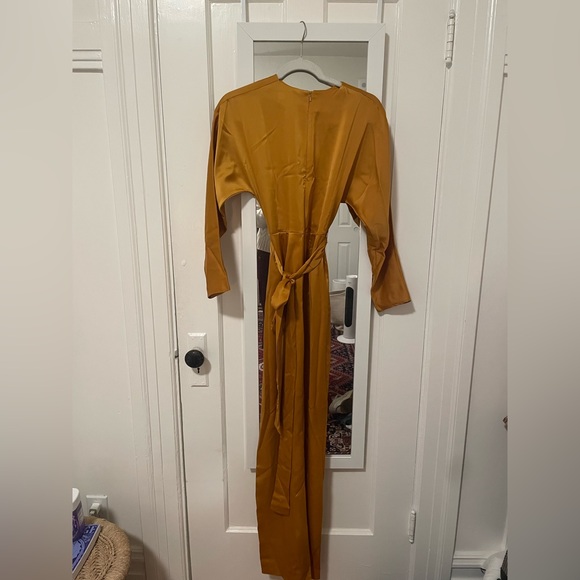 Yellow satin maxi dress - Picture 2 of 4